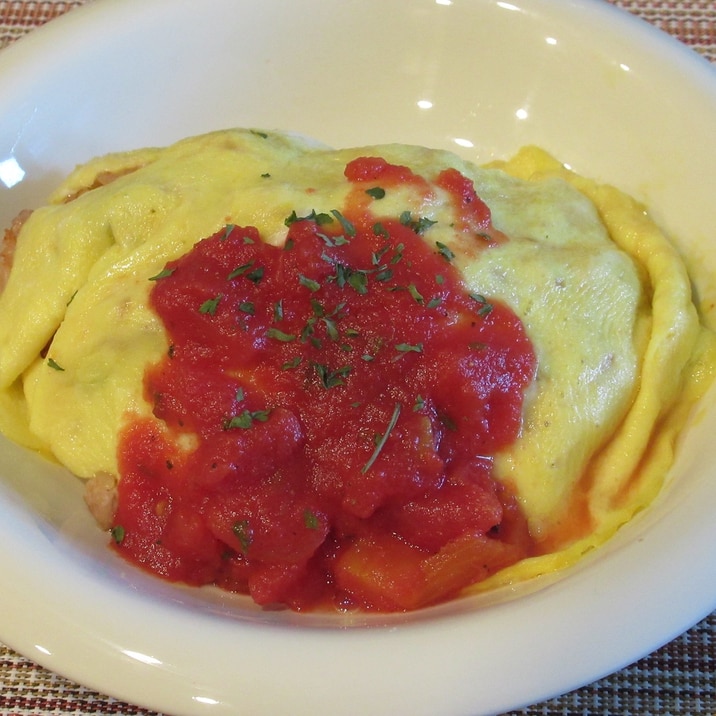 トマト缶でさっぱり！オムライス